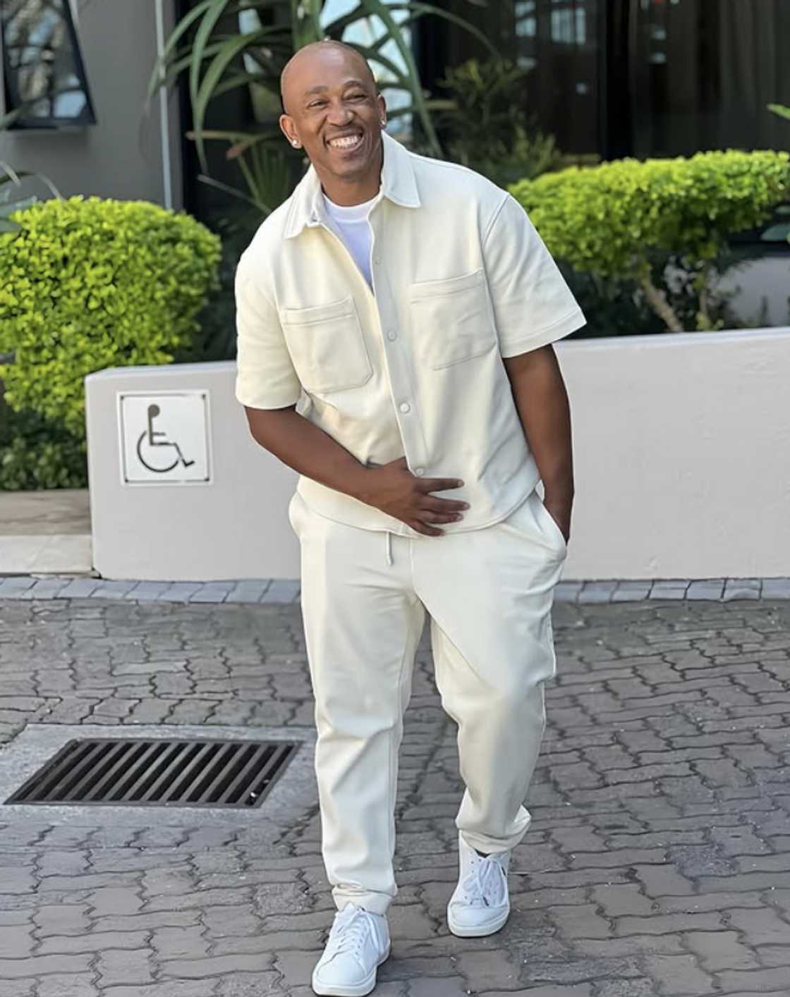 Online users gushed over Theo Kgosinkwe's humility