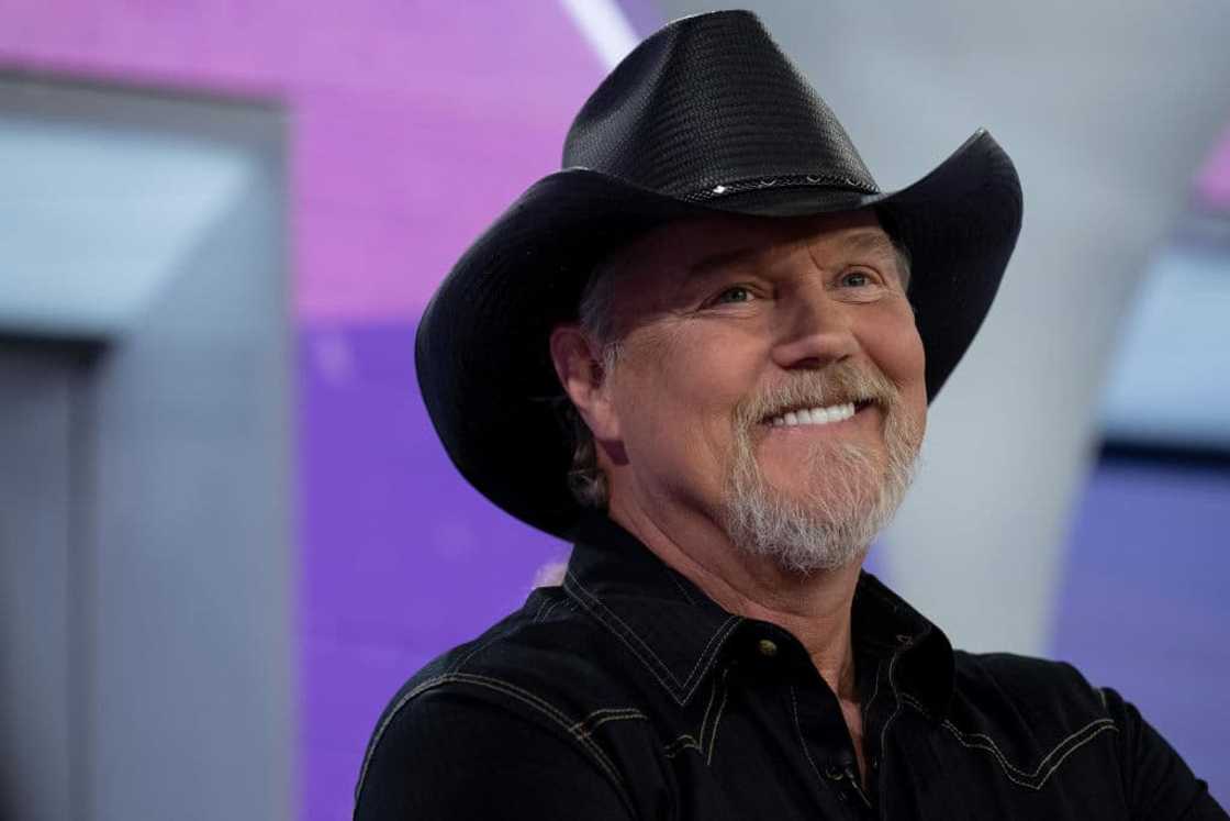 What country music singer was shot by his wife? What country music singer was shot by his wife?