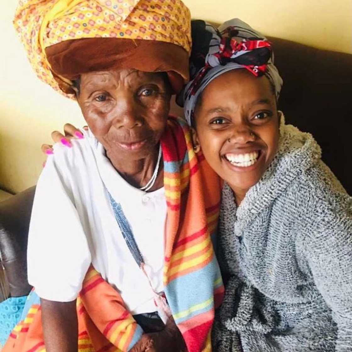 Social media users offered to help a woman apply for jobs after seeing her in tears Social media users offered to help a woman apply for jobs after seeing her in tears