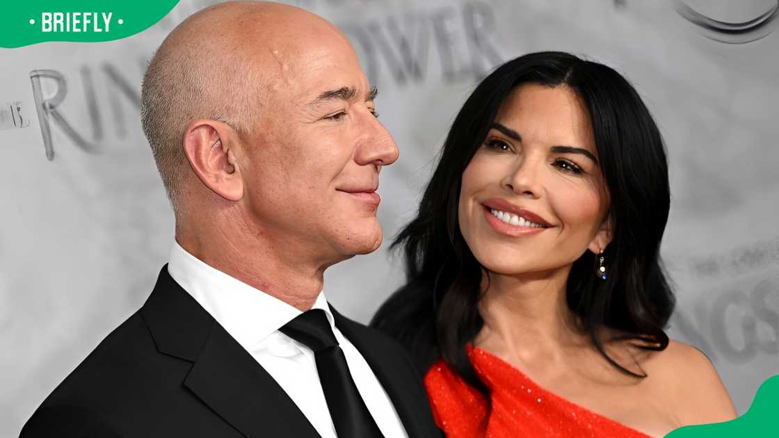 Jeff Bezos and Lauren Sánchez The Lord of the Rings: The Rings of Power World Premiere in 2022 Jeff Bezos and Lauren Sánchez The Lord of the Rings: The Rings of Power World Premiere in 2022