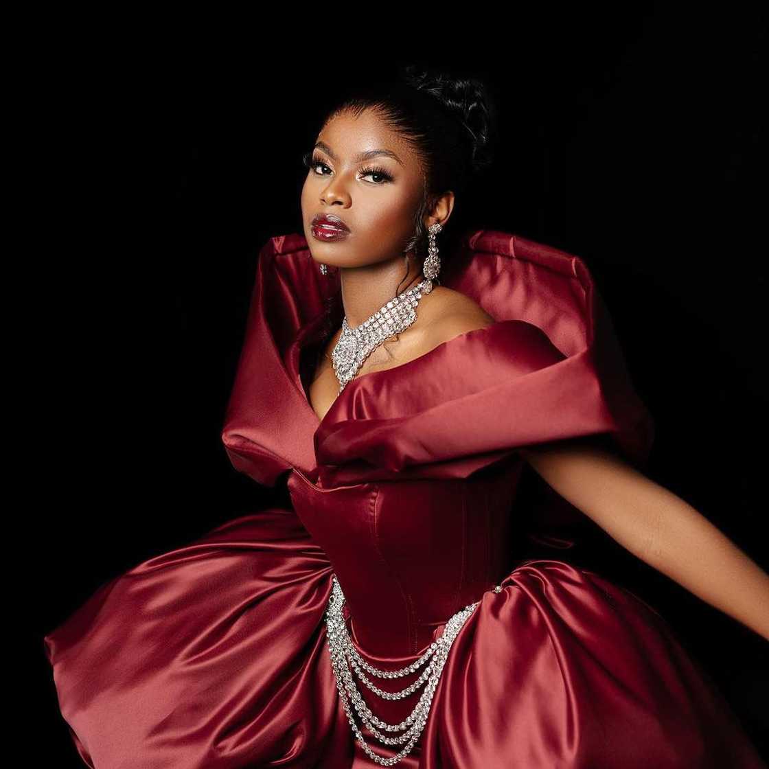 Social media users tagged their friends after seeing ladies debating going home Social media users tagged their friends after seeing ladies debating going home