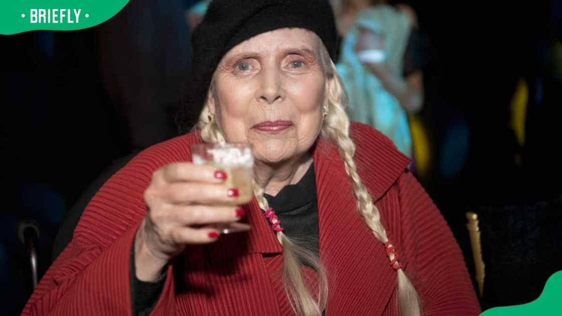 Does Joni Mitchell have a partner? Does Joni Mitchell have a partner?