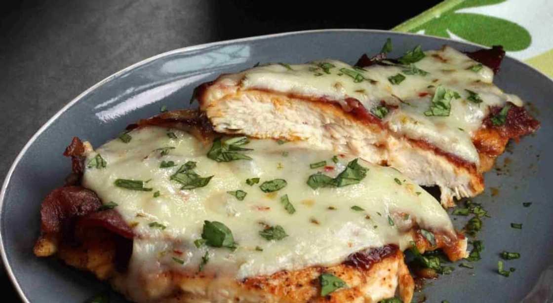 10 easy chicken breast recipes for quick and tasty meals - Briefly.co.za