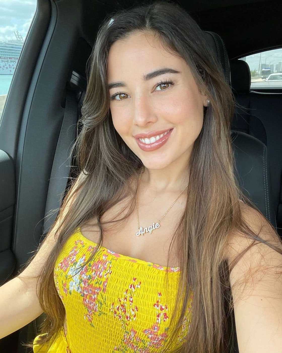 Angie Varona's bio Angie Varona's bio