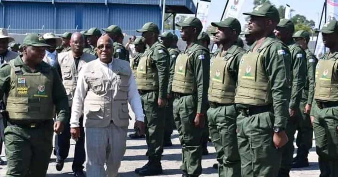 Border patrol deployed Minister Aaron Motsoaledi 200 patrols Beitbridge Border Post Border patrol deployed Minister Aaron Motsoaledi 200 patrols Beitbridge Border Post