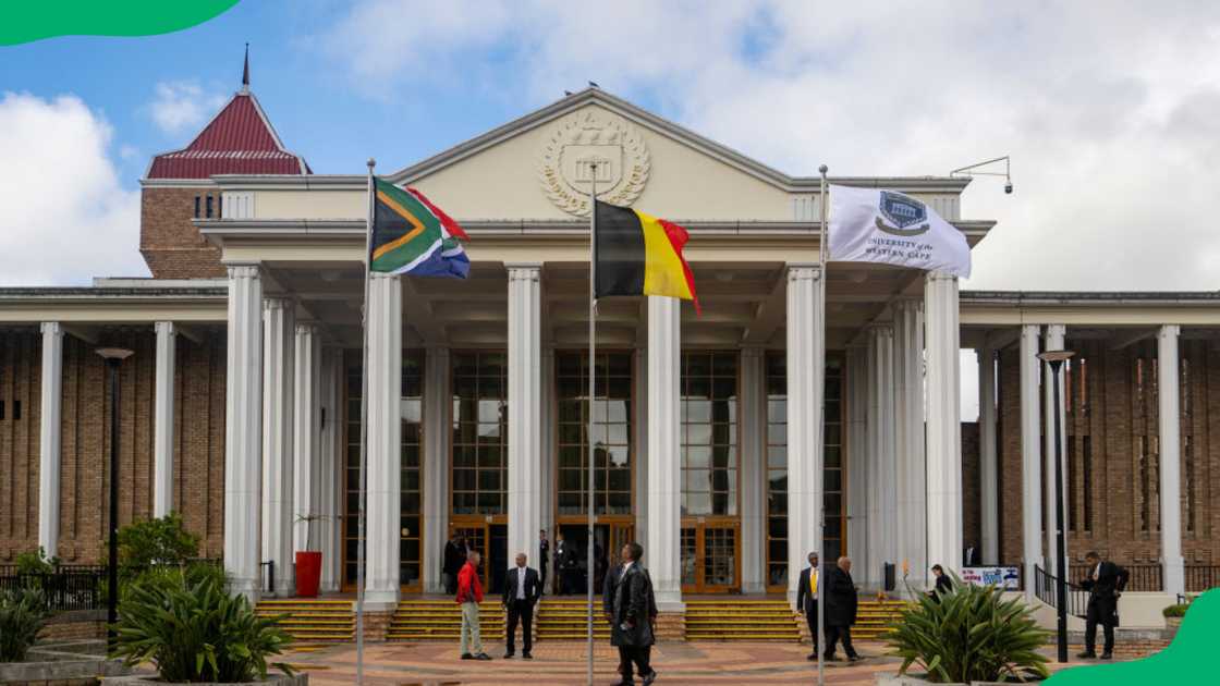 Which universities have no application fee in South Africa 2025