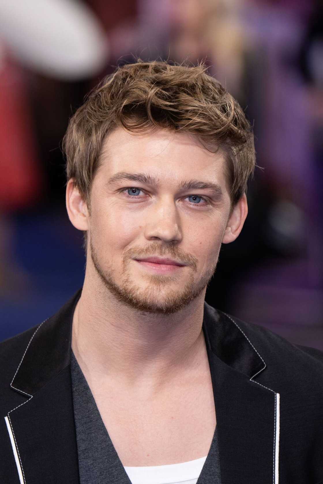 English actor-songwriter English actor-songwriter