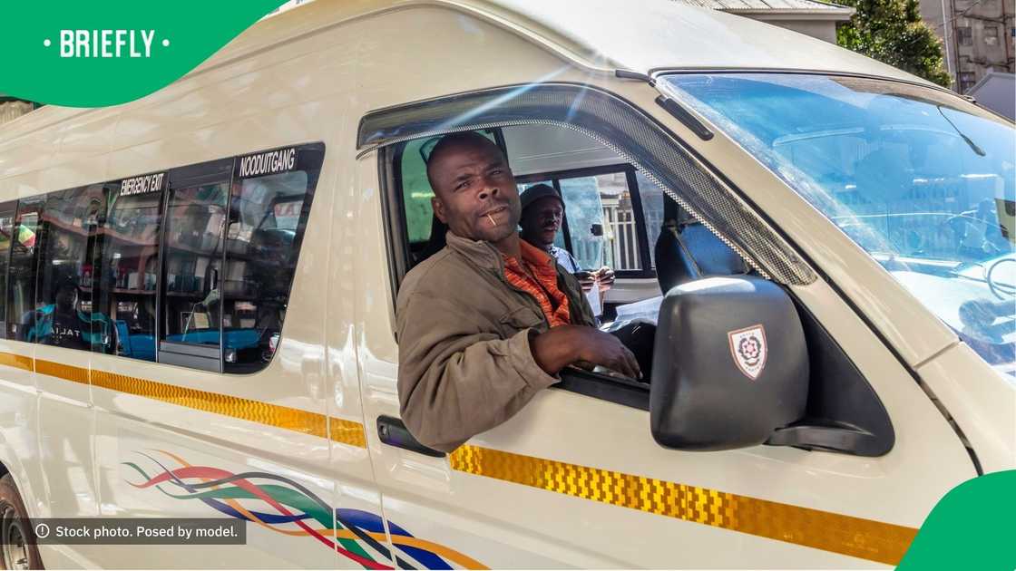 Taxi driver plays card game mid-trip Taxi driver plays card game mid-trip