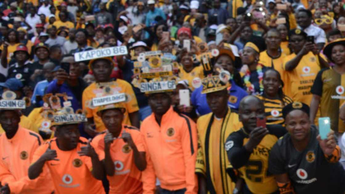 2 Soweto Derby fans erupt