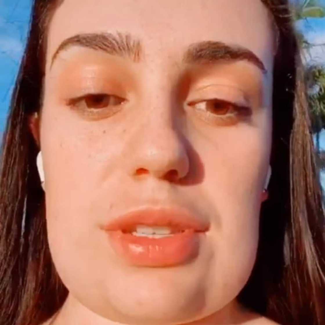 Woman’s botched facial procedure leaves her with a square jaw Woman’s botched facial procedure leaves her with a square jaw