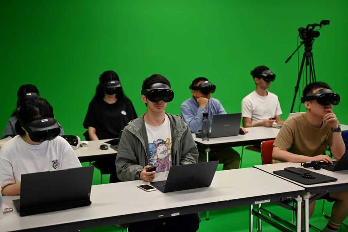 Students under HKUST professor Pan Hui receive a mix of in-person and virtual teaching Students under HKUST professor Pan Hui receive a mix of in-person and virtual teaching