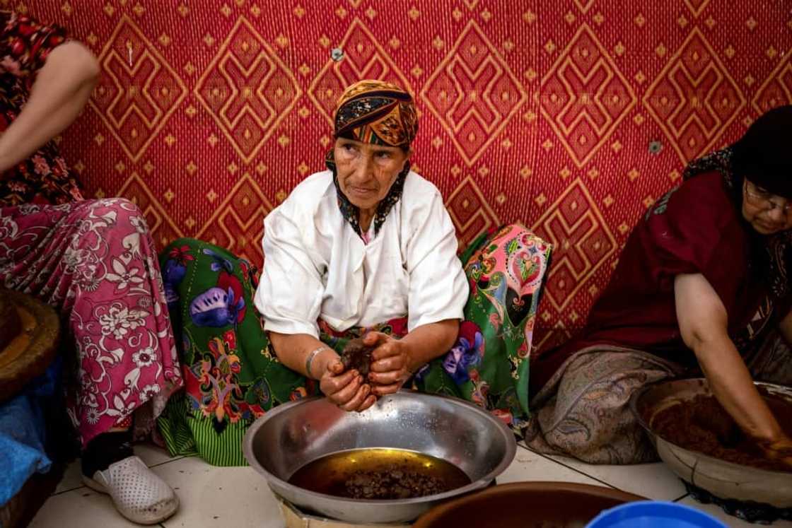 The cooperative's founder says 'oil extracted by machines will never have the same flavour as what the women produce' The cooperative's founder says 'oil extracted by machines will never have the same flavour as what the women produce'