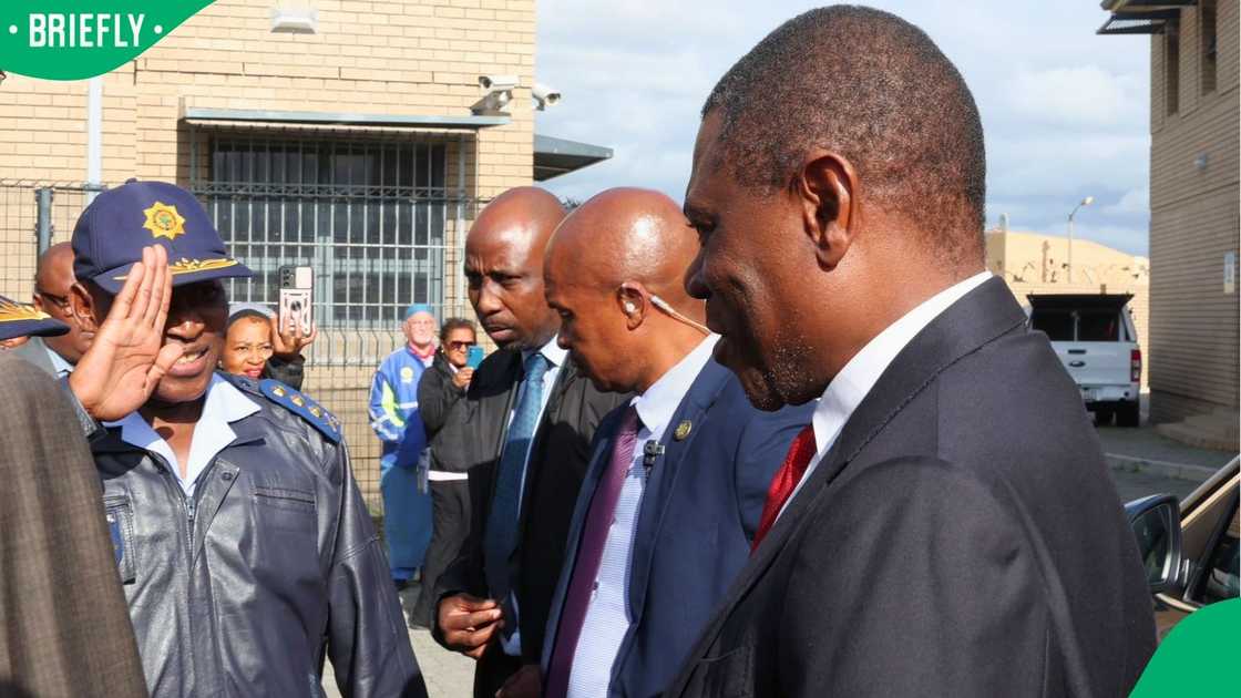 Paul Mashatile meeting with Lieutenant General Thembisile Patekile, Western Cape Police Provincial Commissioner Paul Mashatile meeting with Lieutenant General Thembisile Patekile, Western Cape Police Provincial Commissioner