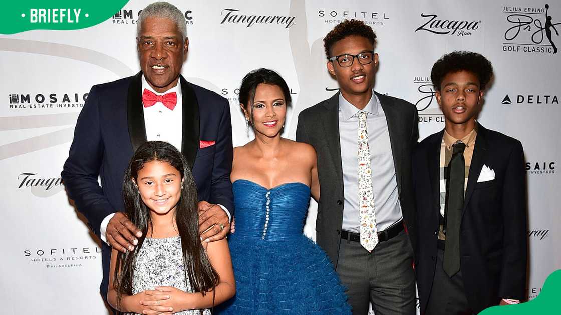 Dorýs Madden and Julius Erving with their kids Dorýs Madden and Julius Erving with their kids