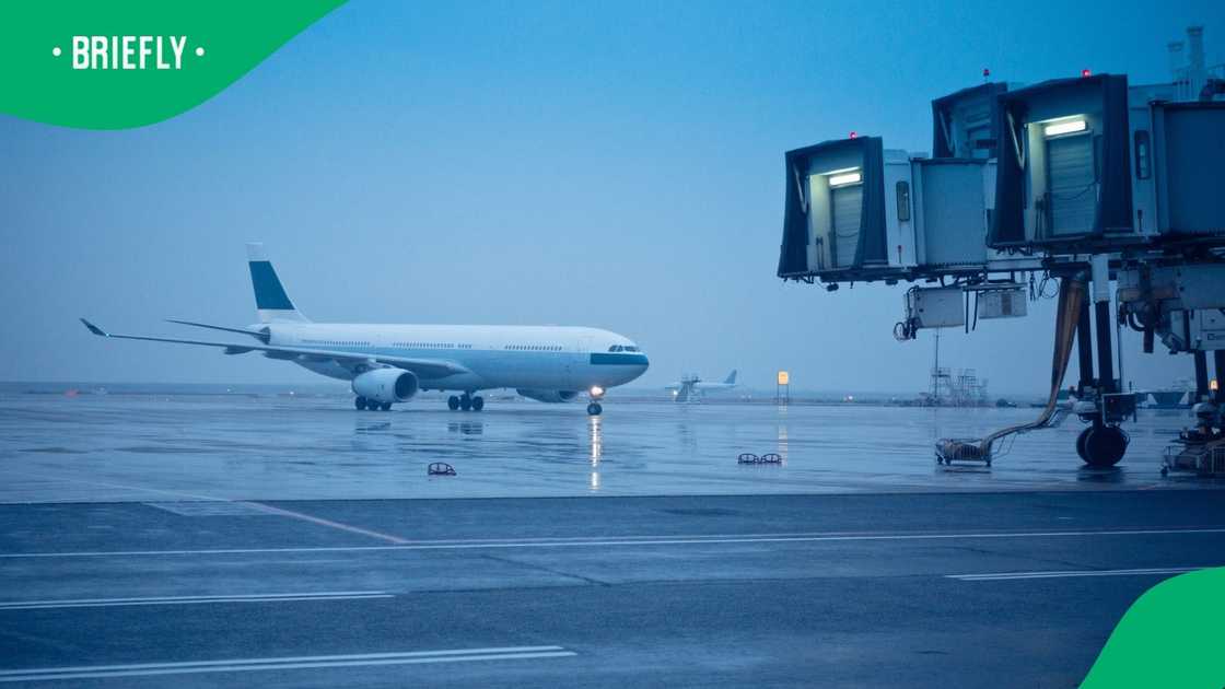 A passenger assisted a First Officer to land a FlySafair flight A passenger assisted a First Officer to land a FlySafair flight