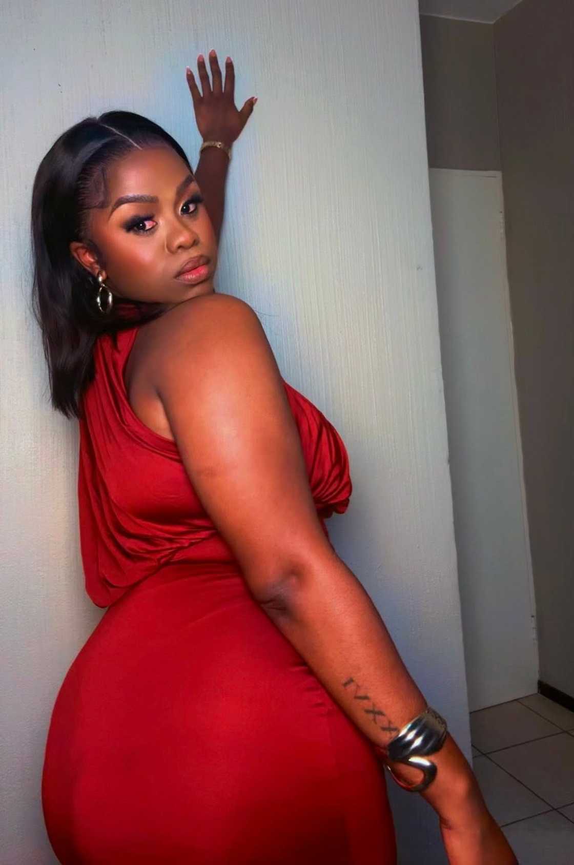 Penny Ntuli reacts to photo of her AI-generated legs Penny Ntuli reacts to photo of her AI-generated legs