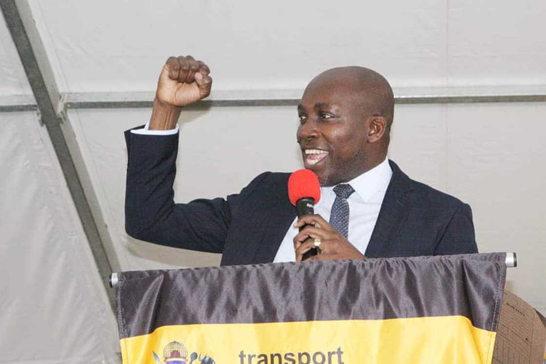 Mxolisi Kaunda biography: age, origin, wife, parents, family, education, qualifications, career and contact details Mxolisi Kaunda biography: age, origin, wife, parents, family, education, qualifications, career and contact details