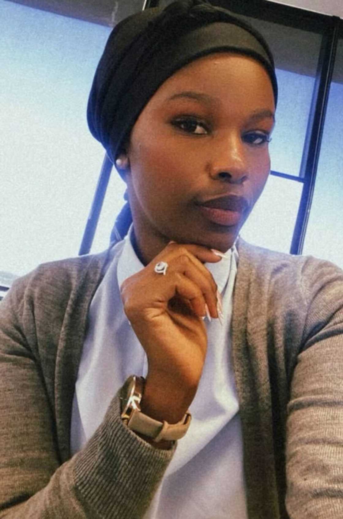 A lady showcased her heartfelt greetings as her colleagues welcomed her at work in a TikTok video. A lady showcased her heartfelt greetings as her colleagues welcomed her at work in a TikTok video.
