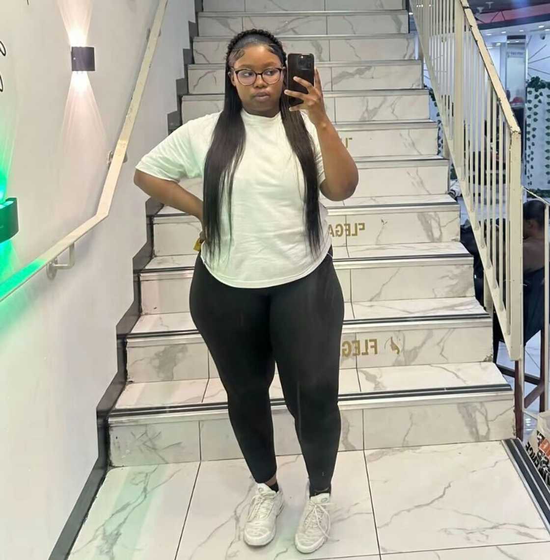 A young South African lady flexed her achievement from her hustle. A young South African lady flexed her achievement from her hustle.