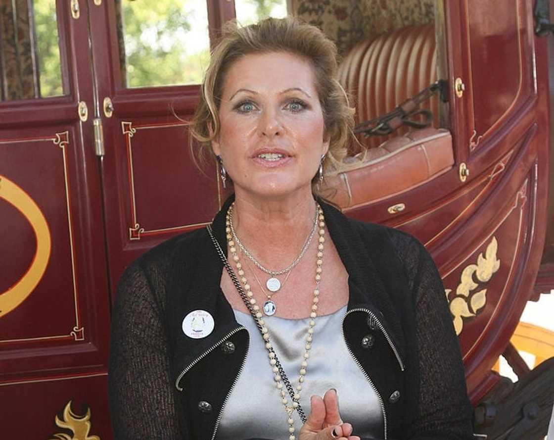 Is William Shatner still married to Elizabeth Martin? Is William Shatner still married to Elizabeth Martin?