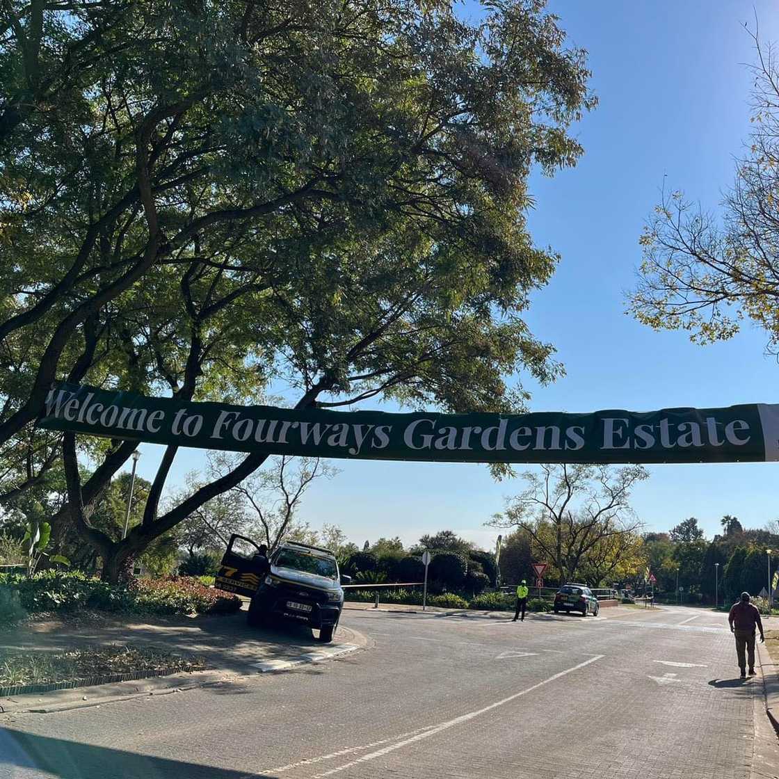 Viral robbery outside affluent Fourways residential estate stuns motorist Viral robbery outside affluent Fourways residential estate stuns motorist