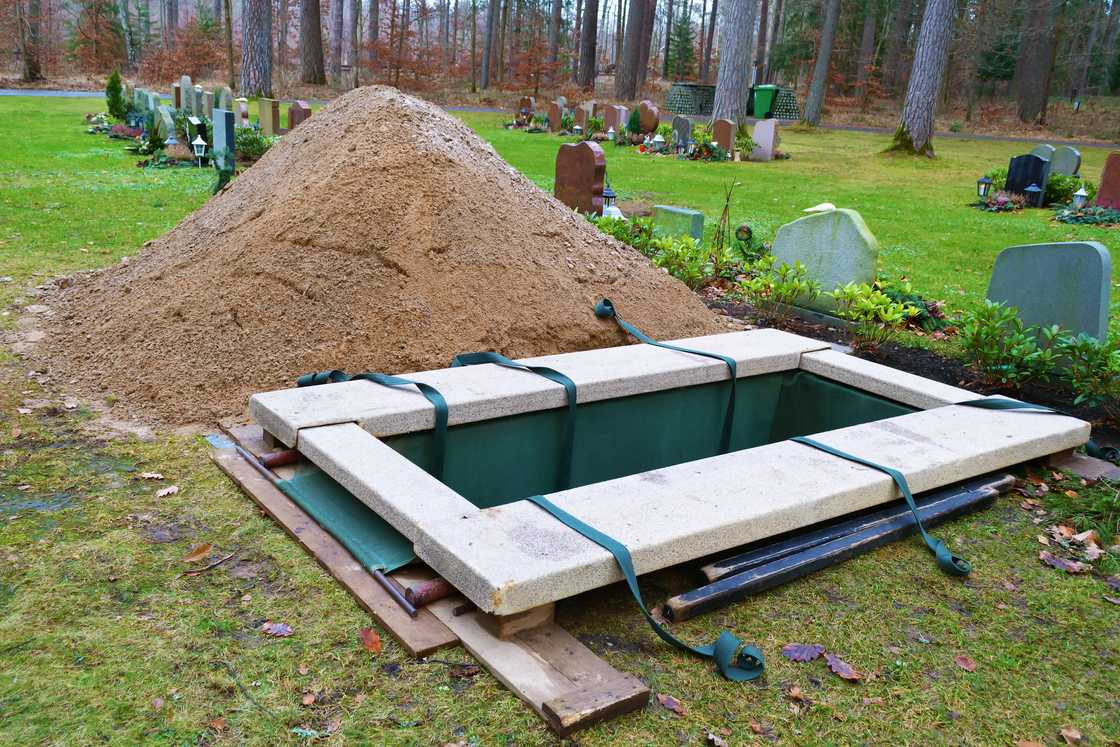 A Mpumalanga man dug up his father and grandfather's remains A Mpumalanga man dug up his father and grandfather's remains