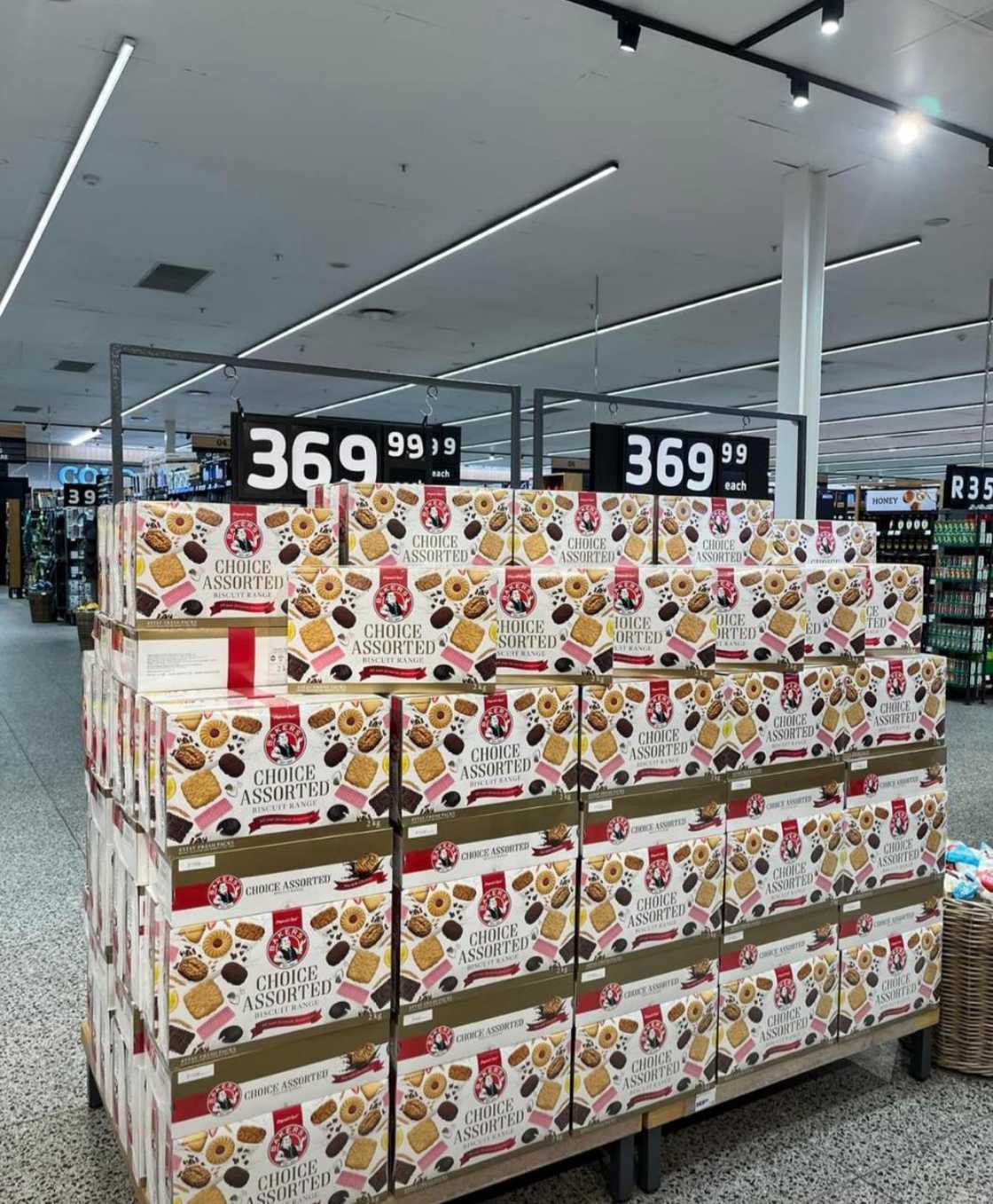 The price of Bakers' Choice Assorted Biscuit Range had online users raising their eyebrows. The price of Bakers' Choice Assorted Biscuit Range had online users raising their eyebrows.