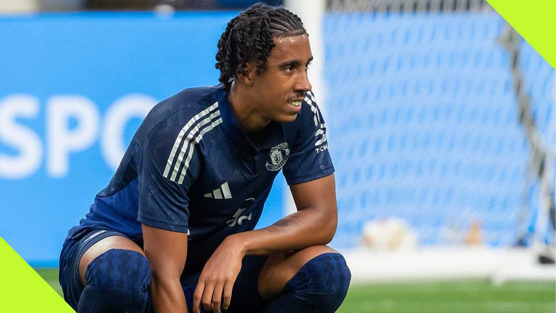 Leny Yoro suffered an injury against Arsenal. Leny Yoro suffered an injury against Arsenal.