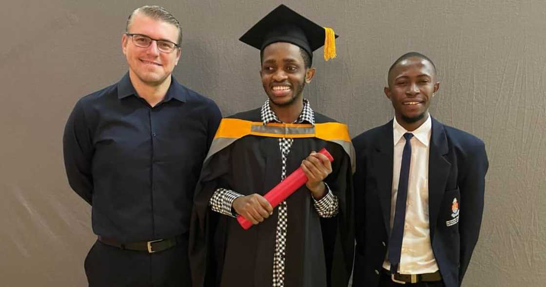 Determined Student Who Lost Eyesight Chases Dream, Proudly Graduates Determined Student Who Lost Eyesight Chases Dream, Proudly Graduates