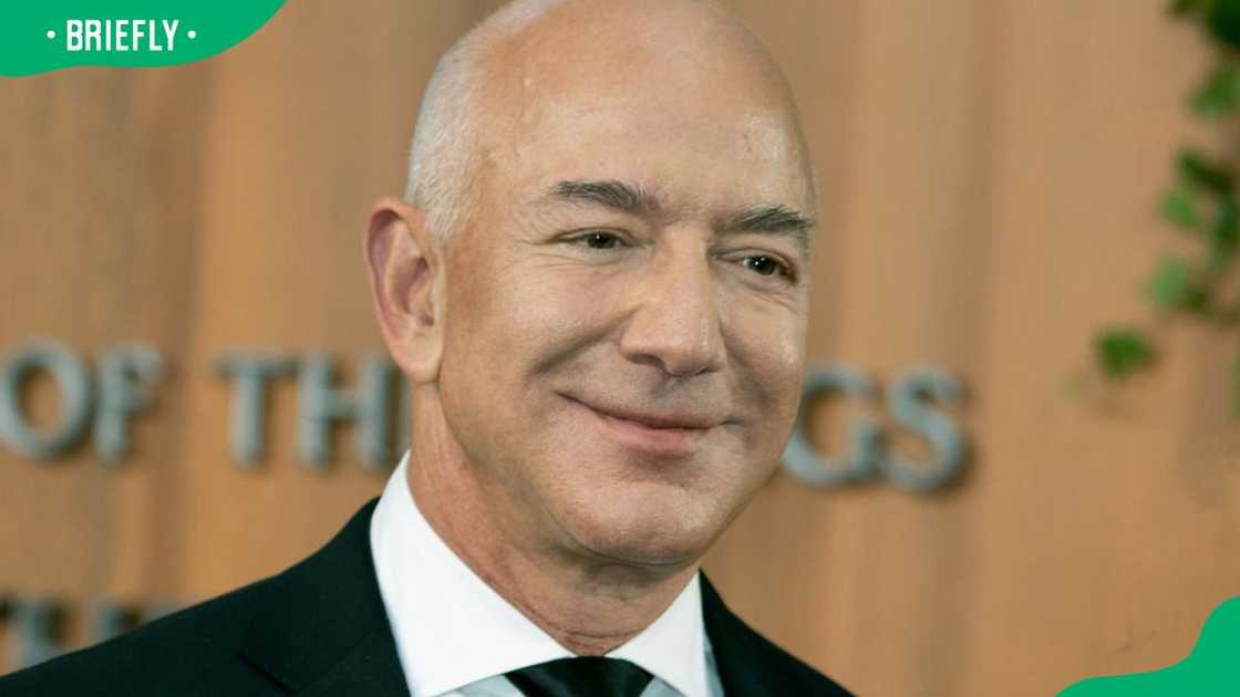 Jeff Bezos at The Lord Of The Rings: The Rings Of Power World Premiere in 2022 Jeff Bezos at The Lord Of The Rings: The Rings Of Power World Premiere in 2022