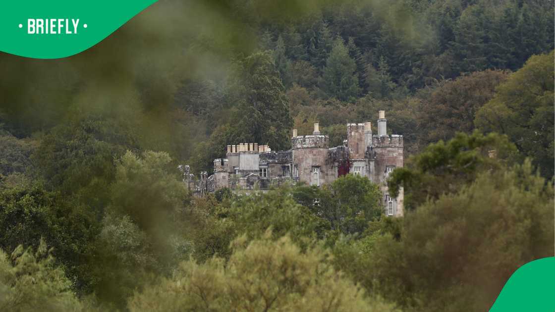 Mark Zuckerberg buys Irish castle reportedly worth up to R644 million Mark Zuckerberg buys Irish castle reportedly worth up to R644 million
