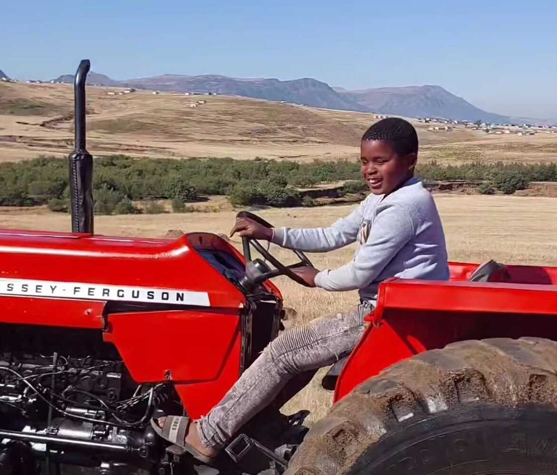 South Africans were blown away after watching a little boy flex his tractor skills in a video. South Africans were blown away after watching a little boy flex his tractor skills in a video.