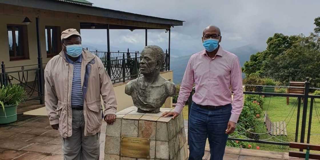 Tito Mboweni Has a hilarious Shoe off With Mzwanele Manyi: "Whose Are Better" Tito Mboweni Has a hilarious Shoe off With Mzwanele Manyi: "Whose Are Better"