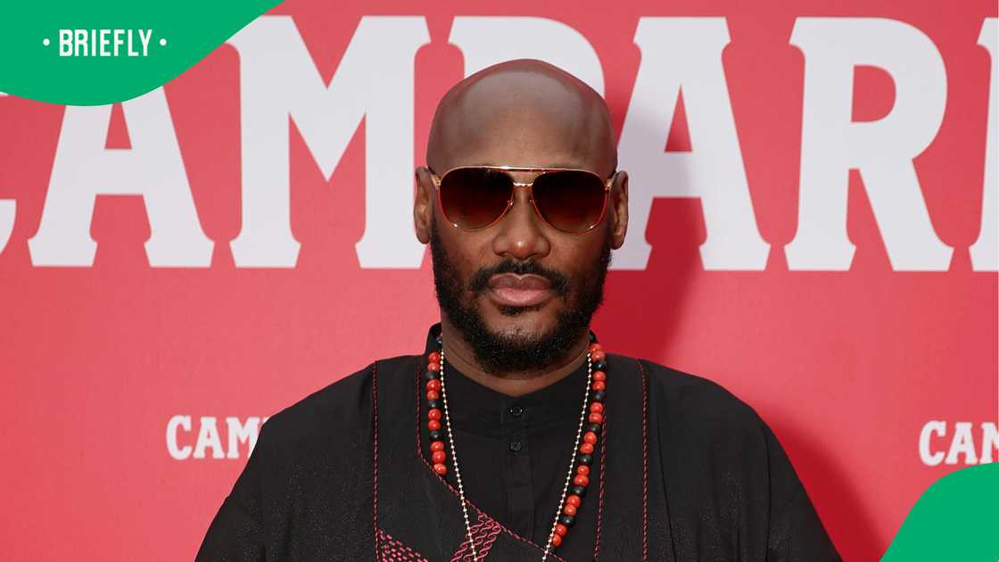 2Baba showed off his new girl 2Baba showed off his new girl