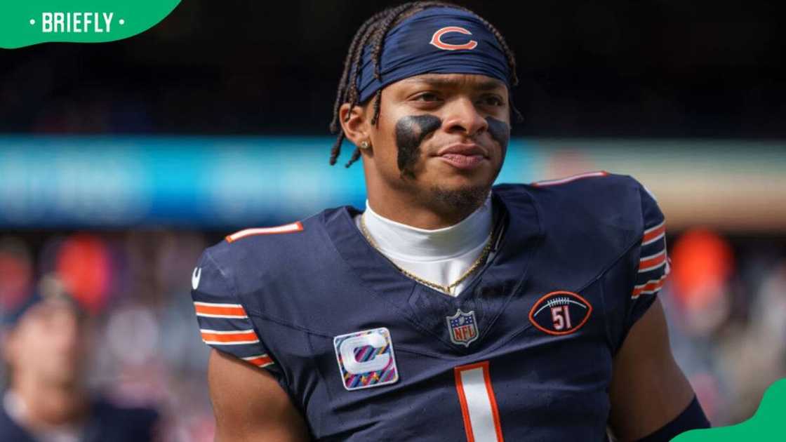 Quarterback Justin Fields during an NFL football game against the Minnesota Vikings in 2023 Quarterback Justin Fields during an NFL football game against the Minnesota Vikings in 2023