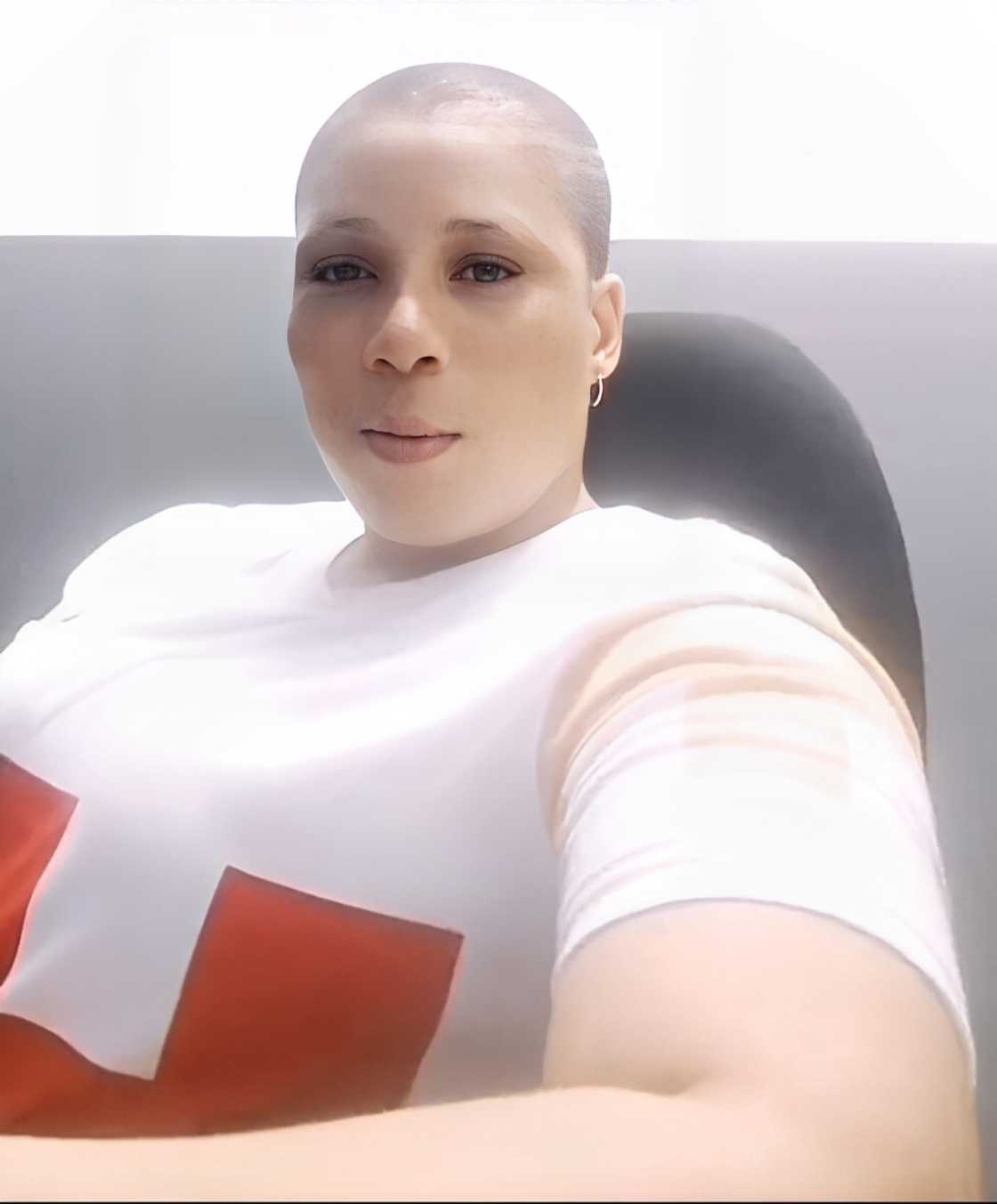 A policewoman in South Africa was applauded by Mzansi for her kind gesture. A policewoman in South Africa was applauded by Mzansi for her kind gesture.