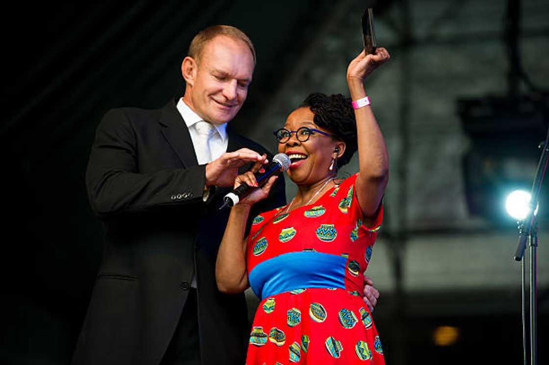 Francois Pienaar and Shado Twala on stage at the tribute concert to Madiba Francois Pienaar and Shado Twala on stage at the tribute concert to Madiba