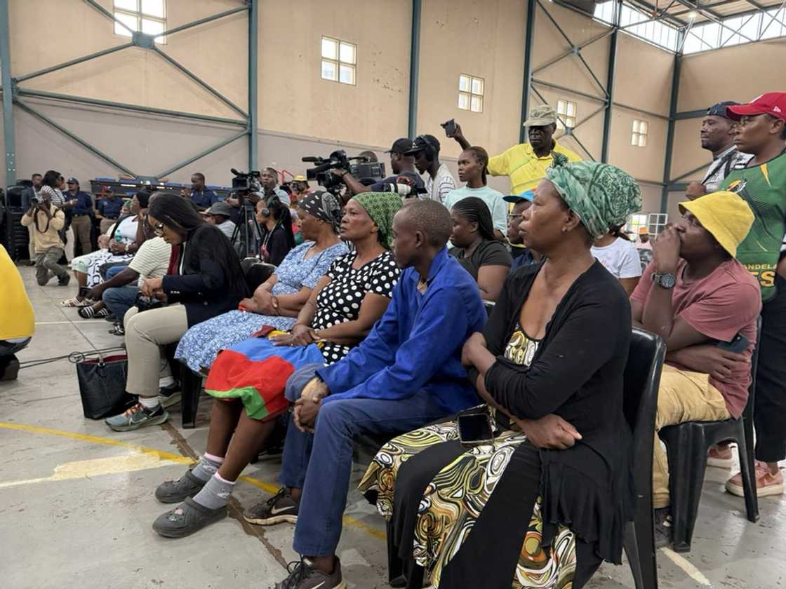 Family members of the Soshanguve shooting were visited by the Minister of Police, Senzo Mchunu Family members of the Soshanguve shooting were visited by the Minister of Police, Senzo Mchunu