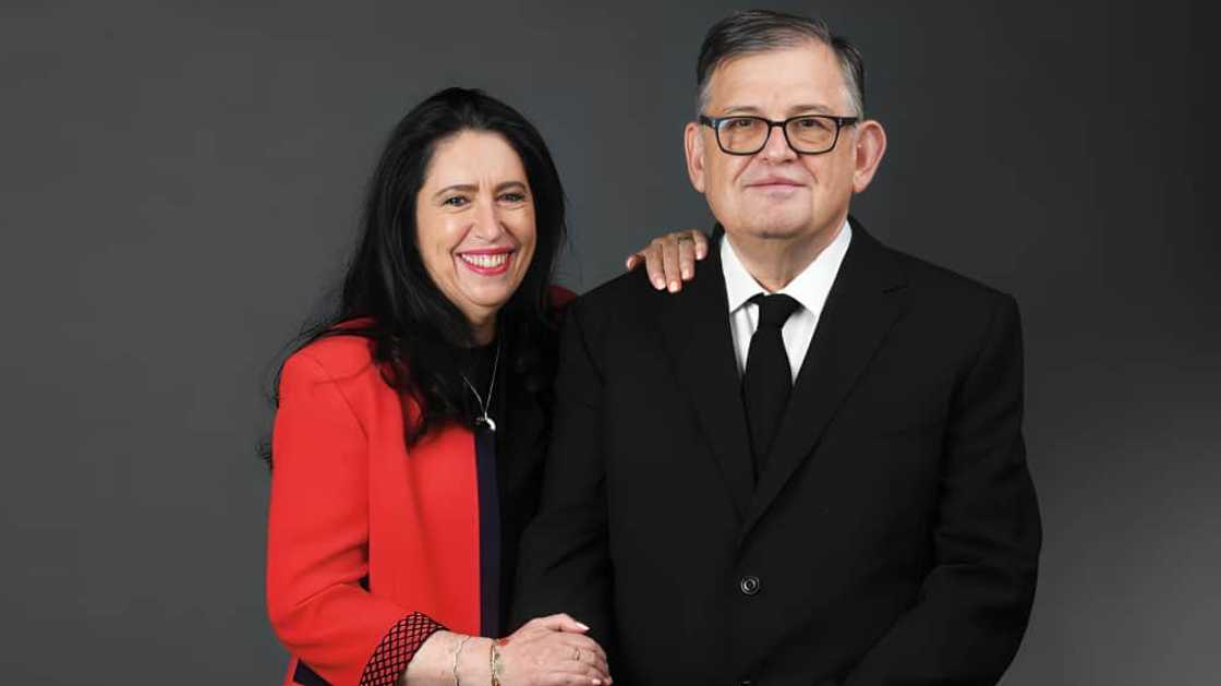 Ivan and Lynette Saltzman take a picture together Ivan and Lynette Saltzman take a picture together