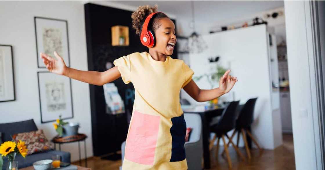 Dancing girl Dancing girl