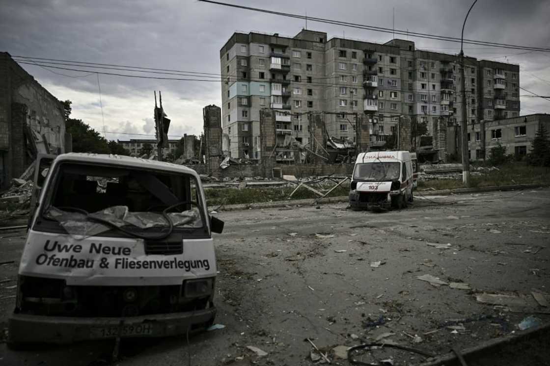 In Lysychansk, there are signs of preparations for street fighting: soldiers digging in, putting up barbed wire and police placing burnt-out vehicles sideways across roads to slow traffic In Lysychansk, there are signs of preparations for street fighting: soldiers digging in, putting up barbed wire and police placing burnt-out vehicles sideways across roads to slow traffic