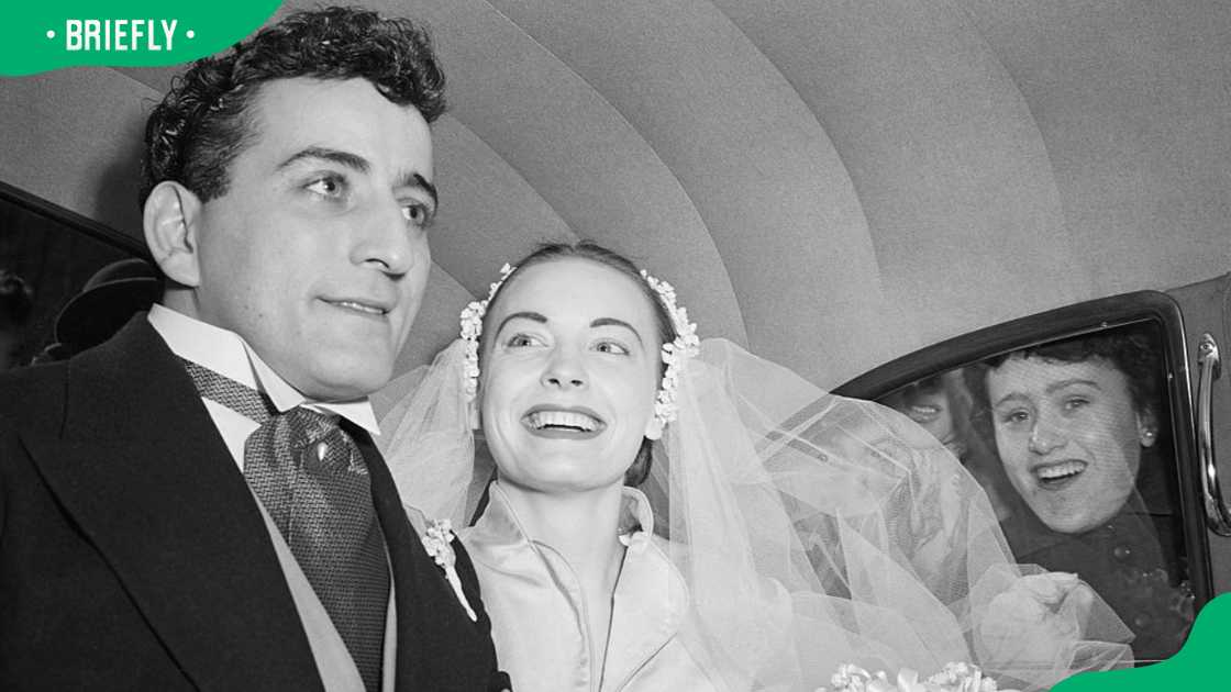 Singer Tony Bennett and his bride Patricia Beech during their wedding in 1952