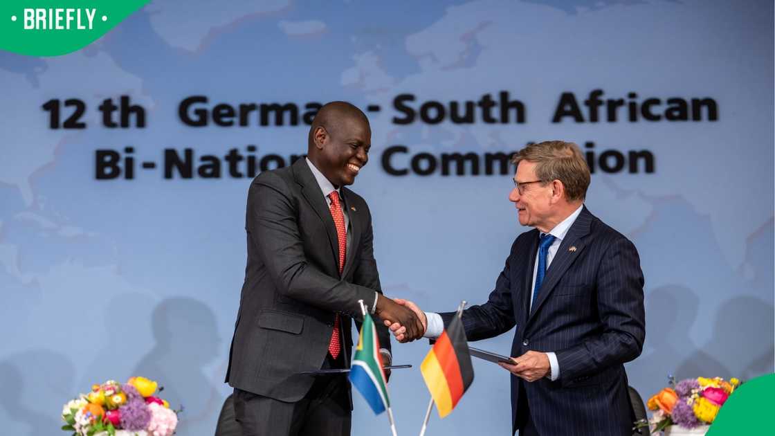 Johann Wadephul and Ronald Lamola at the signing of the contract for the meeting of the Binational Commission Johann Wadephul and Ronald Lamola at the signing of the contract for the meeting of the Binational Commission