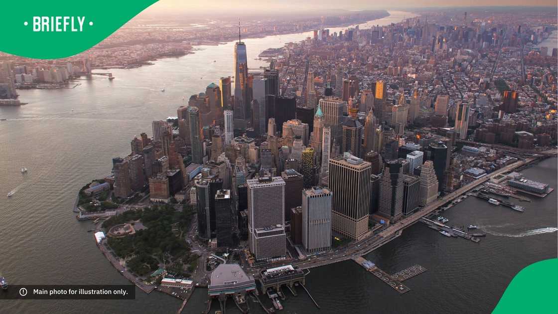 Bird's-eye view of Manhattan. Bird's-eye view of Manhattan.