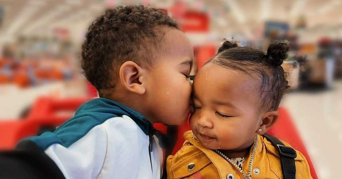 Adorable siblings, babies, cute, kisses, viral video, reactions Adorable siblings, babies, cute, kisses, viral video, reactions