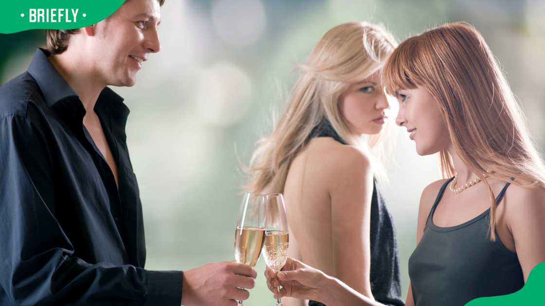 Red flags in a relationship with a woman Red flags in a relationship with a woman