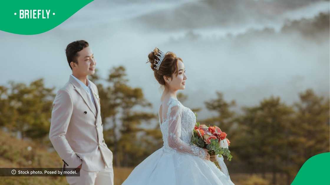 Japanese couple serenaded by South Africans