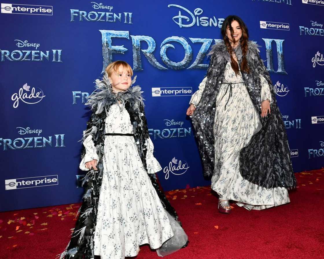 Gracie Elliot Teefey and Selena Gracie Elliot Teefey and Selena