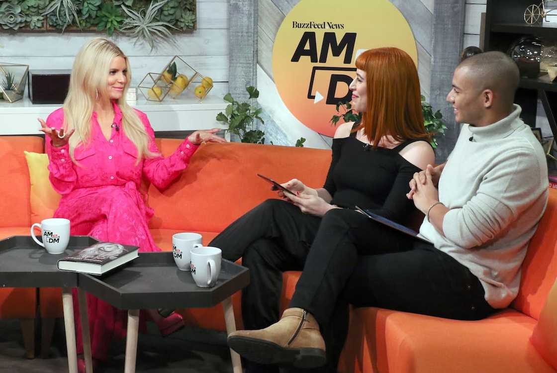 Jessica Simpson profiles Jessica Simpson profiles