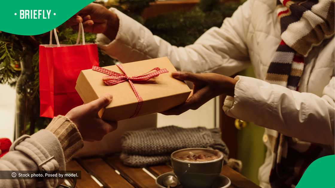 Gifts were exchanged at the lobola negotiations. Gifts were exchanged at the lobola negotiations.